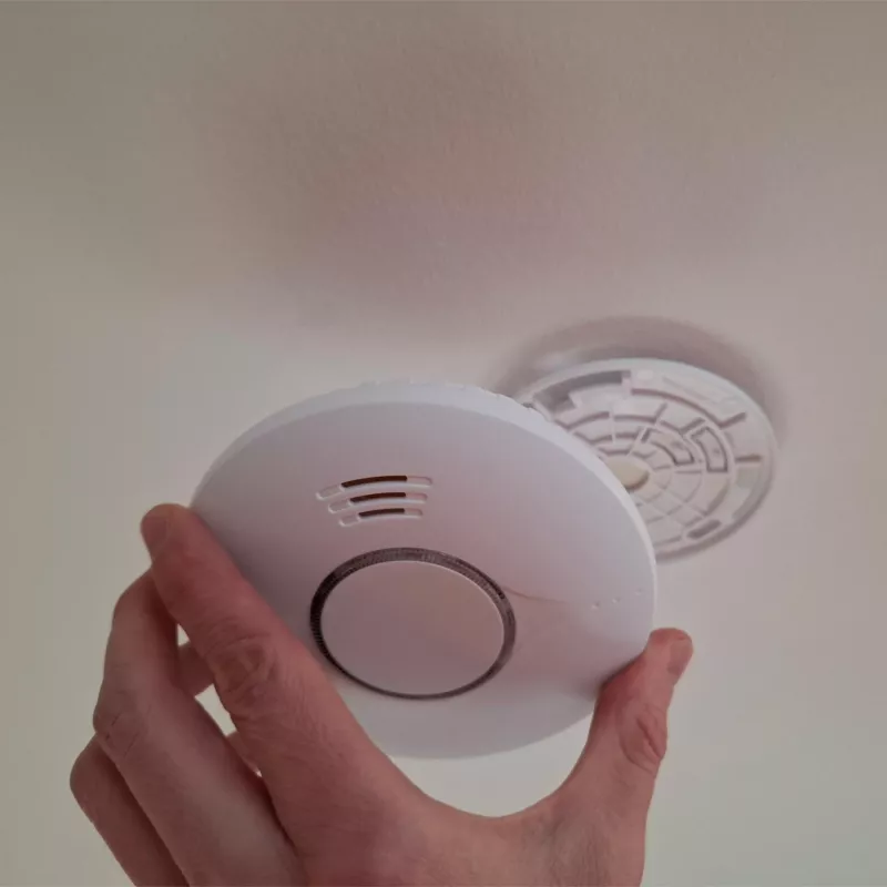 SAFEMI SHS-10S Dūmų detektorius – fotoelektrinis, su įmontuota 10 metų baterija, 5 metų garantija
