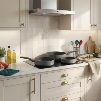 Keptuvė Salter BW14713 Alto 20 cm – kalto aliuminio, tinkama indukcinėms kaitlentėms, juoda