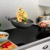 Salter Marblestone Wok 28cm pilka – Kaltas aliuminis, nelimpanti danga, tinka indukcinėms kaitlentėms