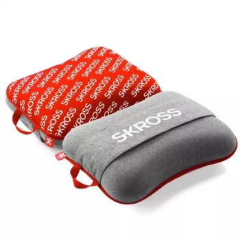 Skross Travel Pillow Red – Pripučiama kelioninė pagalvė U formos kaklui su flokuotu PVC, kompaktiška, su laikymo maišeliu