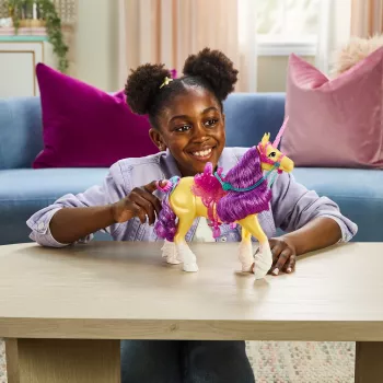 SPINMASTER Unicorn Academy – Einhorn Leaf (28 cm, su tikrais karčiais ir uodega, nuimama kamanomis, balnu ir šepetėliu)
