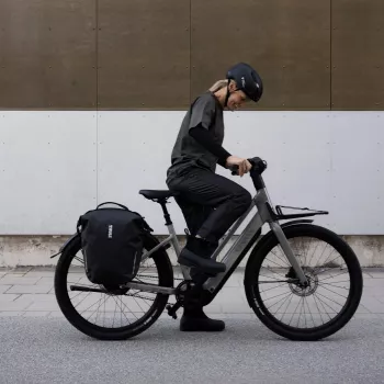 Thule 5476 Shield Pannier 22L su InLock, juoda | Kur.lt