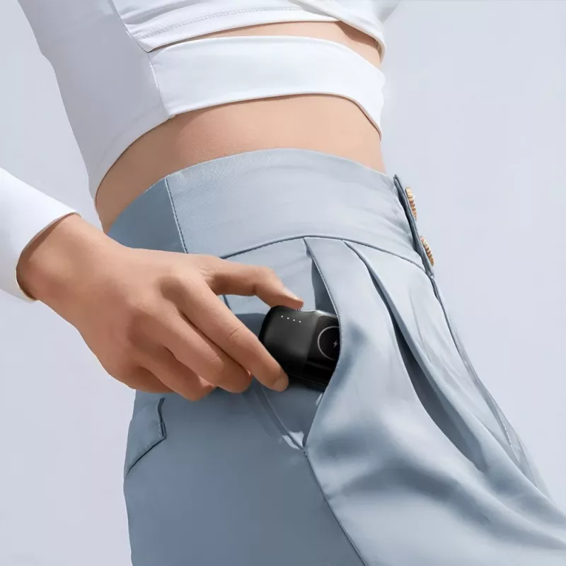 Wozinsky WF16-YLS Mini Power Bank 5000mAh 15W su įmontuotu USB-C laidu ir Apple Watch įkrovikliu – juoda