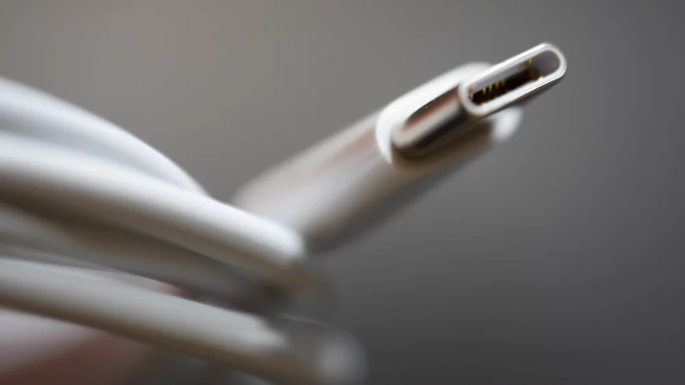 USB-C kabelio jungtis iš arti