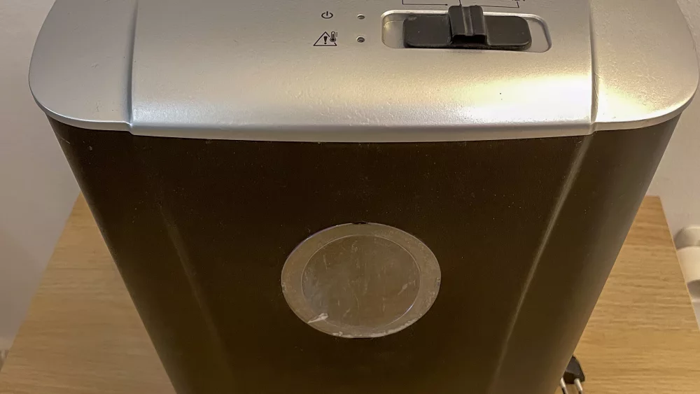 Biuro dokumentų naikiklio viršus su popieriaus įvesties anga